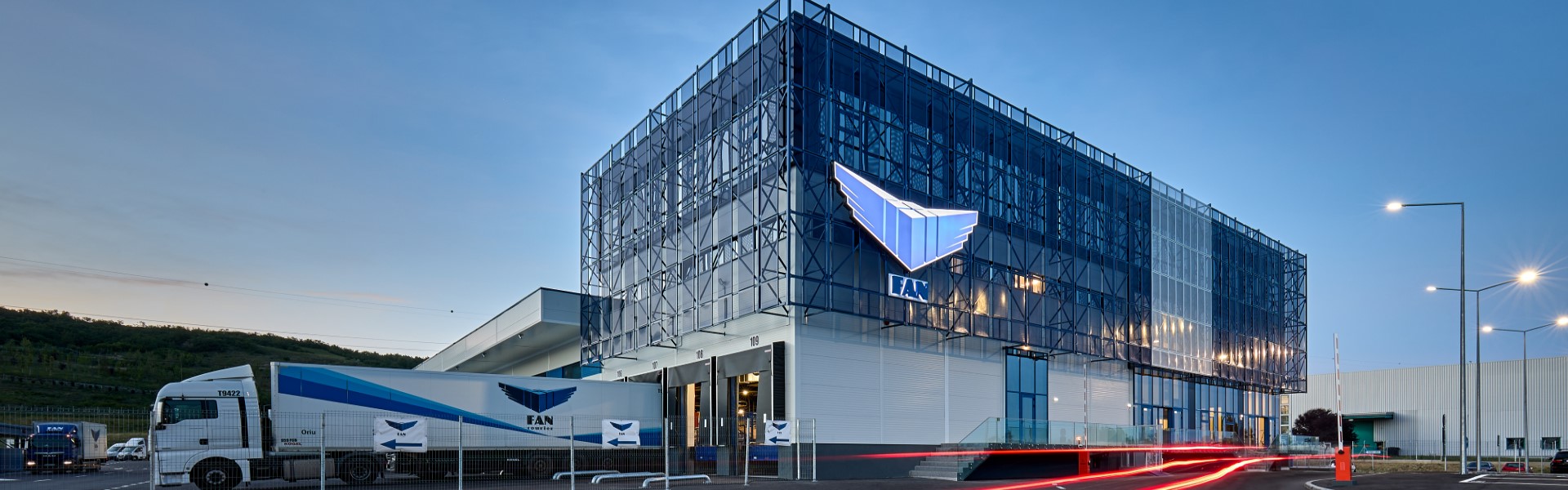 FAN Courier Active - Hale sortare corespondenta, cladire de birouri si anexe